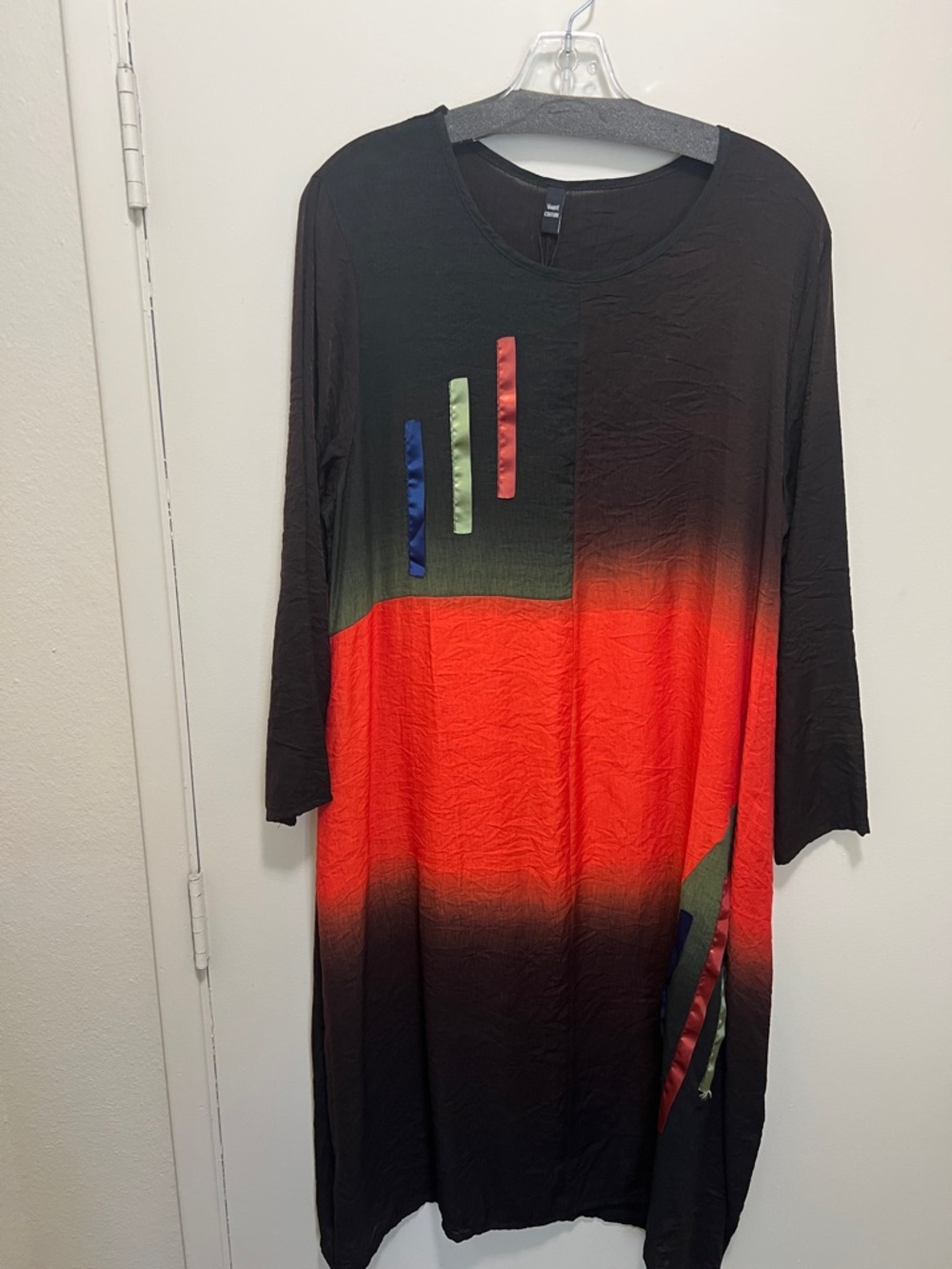 Long Sleeve Ombre Crewneck Dress in Black and Red